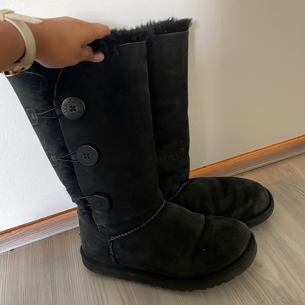 Size 7 Used Black Uggs